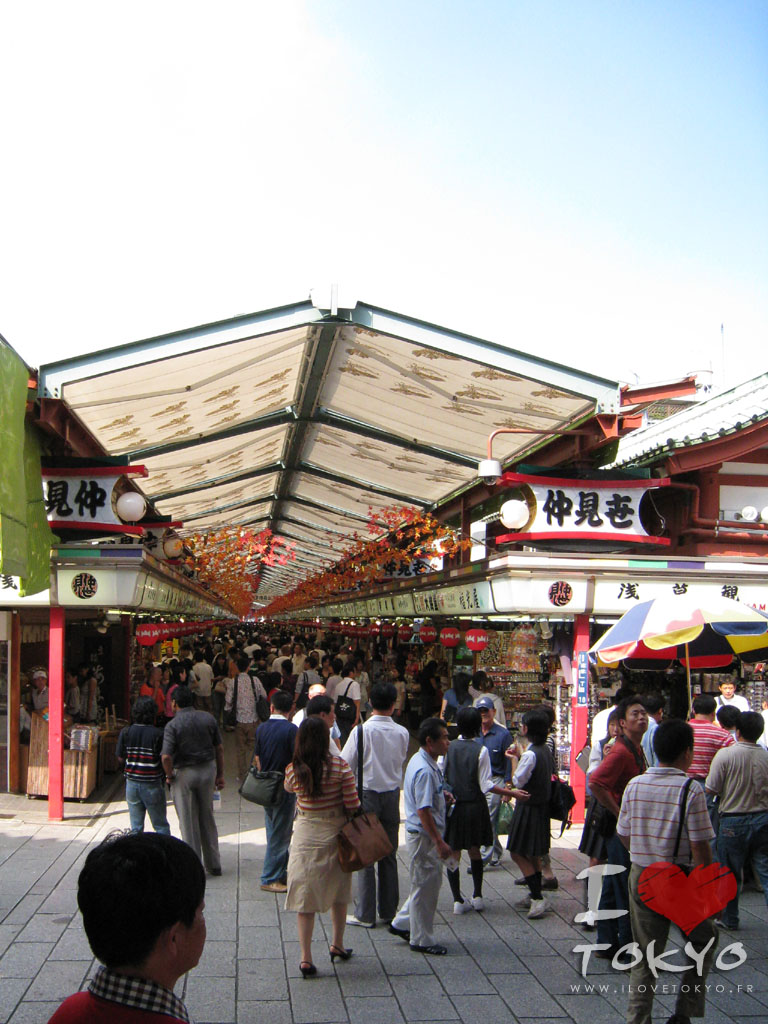 Allée principale menant au temple Senso-Ji